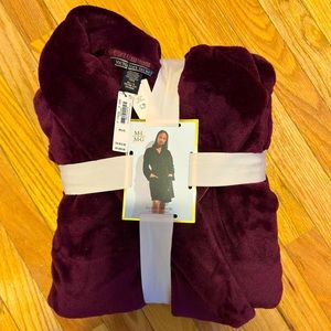 NWT Victoria’s Secret short cozy robe